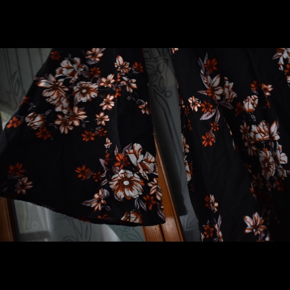 Floral Bell Sleeve Dress - Picture 3 of 6